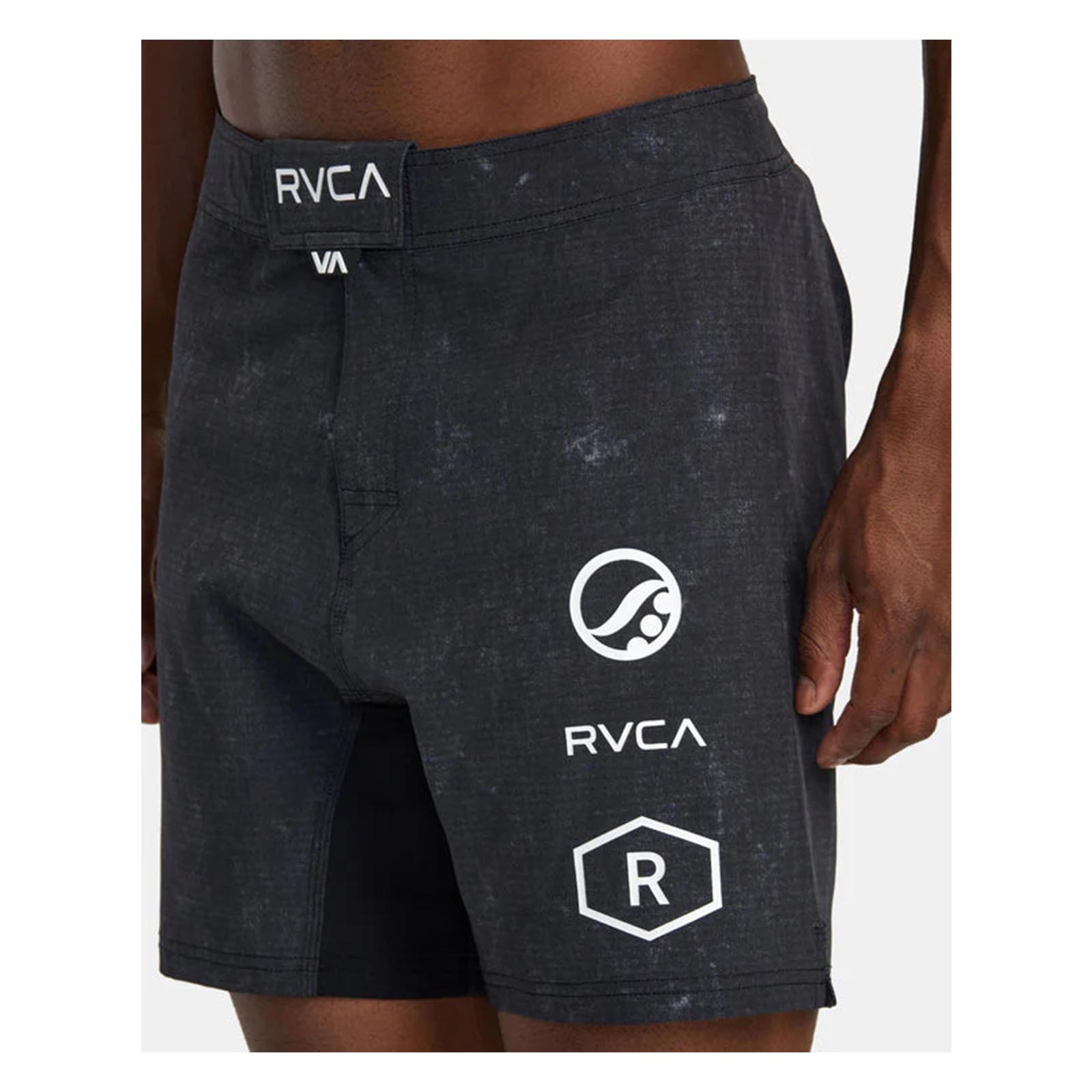 Shoyoroll RVCA Ruotolo 17" Technical Training Shorts Black